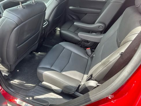 Used 2024 Cadillac XT6 Premium Luxury w/ Technology Package FWD image 9