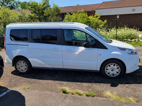 Used 2018 Ford Transit Connect XLT FWD image 3