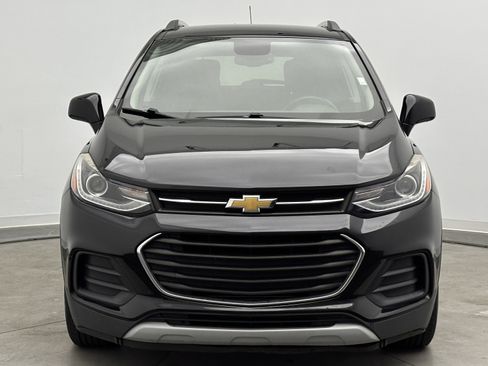 Used 2020 Chevrolet Trax LT w/ LT Convenience Package image 2