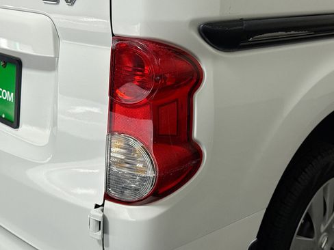 Used 2014 Nissan NV200 SV w/ Exterior Appearance Package image 32