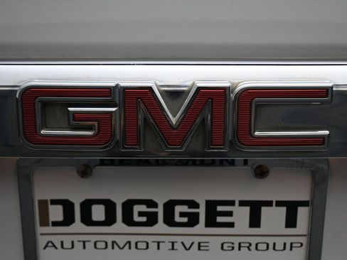 Used 2018 GMC Yukon Denali image 16