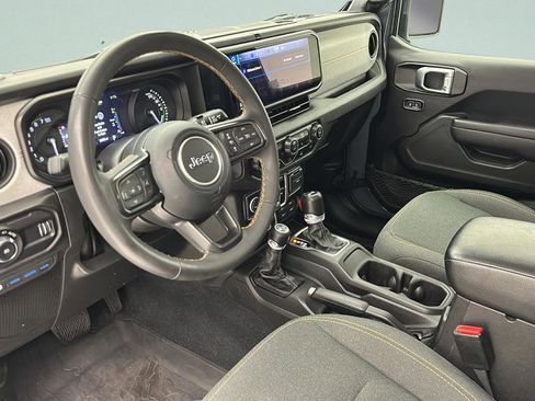Used 2024 Jeep Wrangler Unlimited AWD/4WD image 14