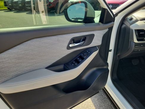 Used 2023 Nissan Rogue SV FWD image 18