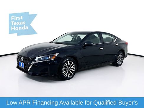 Used 2025 Nissan Altima 2.5 SV FWD image 3