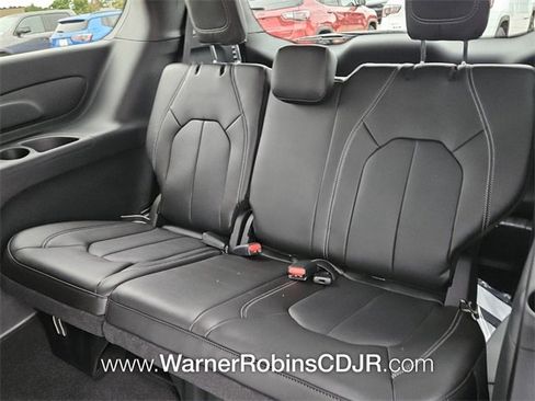 New 2026 Chrysler Pacifica Select image 9