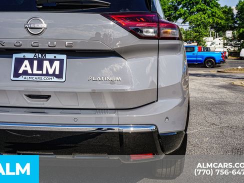 Used 2025 Nissan Rogue Platinum FWD image 17