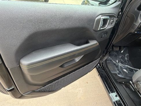 Used 2025 Jeep Wrangler Sahara w/ Safety Group image 14