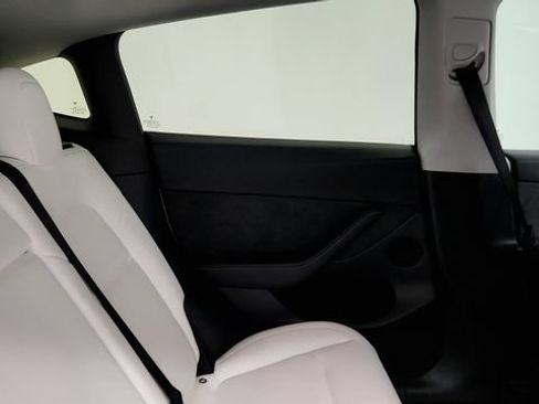Used 2022 Tesla Model Y Long Range AWD/4WD image 38