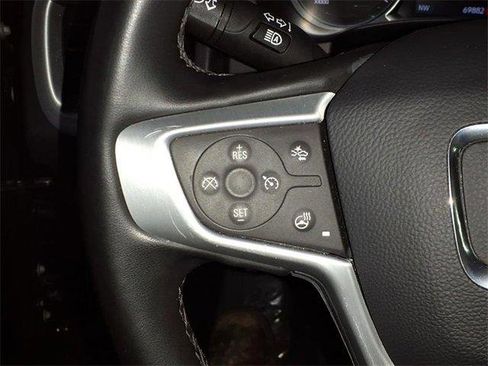 Used 2023 GMC Terrain SLT image 17