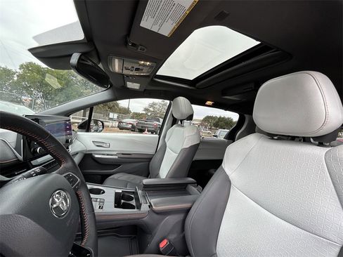Used 2022 Toyota Sienna XSE image 12