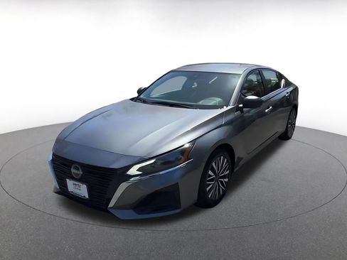 Used 2025 Nissan Altima 2.5 SV FWD image 7