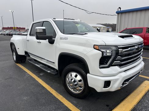 Used 2024 Chevrolet Silverado 3500 High Country image 2