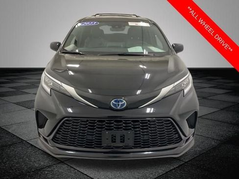 Used 2023 Toyota Sienna XSE w/ XSE Plus Package AWD/4WD image 2