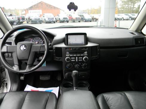 Used 2011 Mitsubishi Endeavor SE image 19
