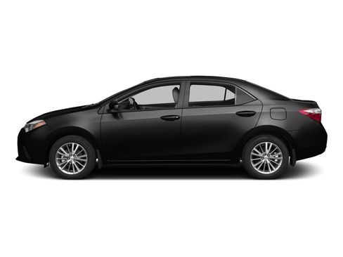 Used 2015 Toyota Corolla LE FWD image 2