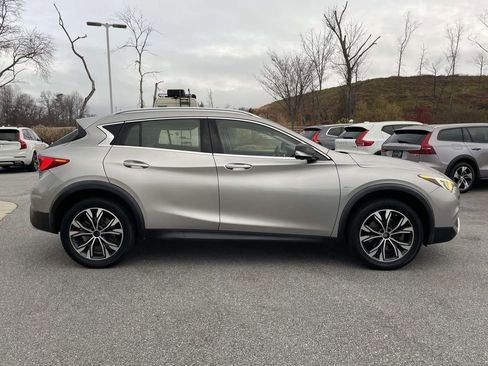 Used 2019 INFINITI QX30 Premium w/ Navigation Package image 31