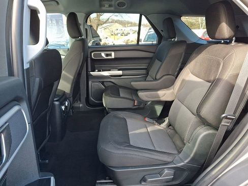 Used 2022 Ford Explorer XLT image 10