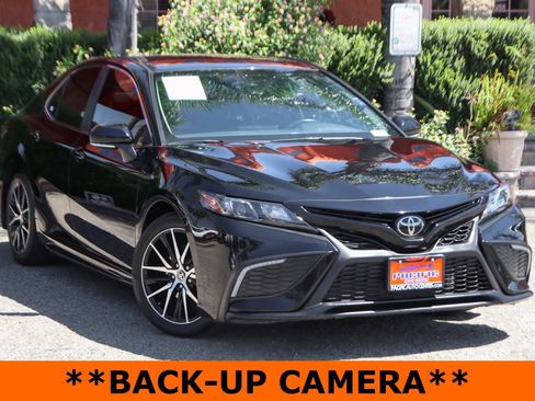 Used 2024 Toyota Camry SE FWD image 2
