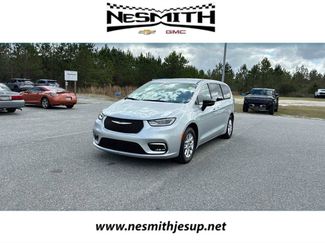 Used 2024 Chrysler Pacifica Touring-L video 1