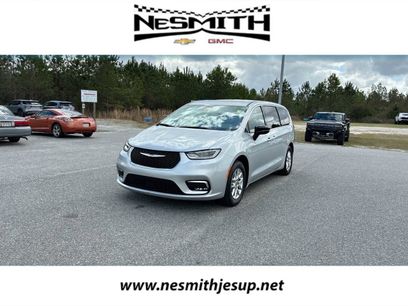 Used 2024 Chrysler Pacifica Touring-L