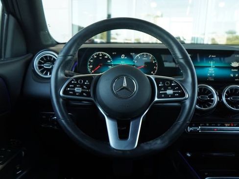 Used 2022 Mercedes-Benz GLB 250 image 18
