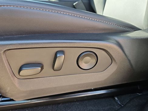 Used 2024 GMC Canyon Elevation w/ Elevation Premium Package image 17