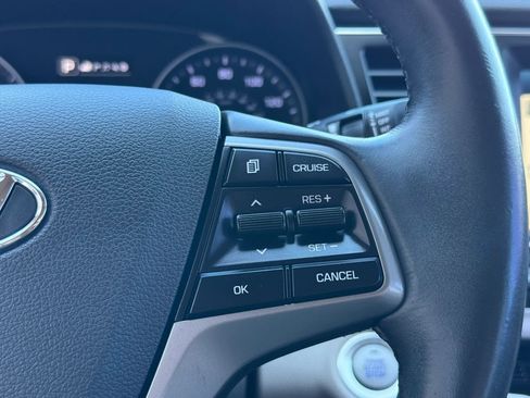 Used 2017 Hyundai Elantra Limited w/ Limited Tech Package 04 image 28