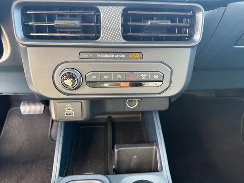 Used 2025 Ford Maverick XL w/ Equipment Group 102A AWD/4WD image 25