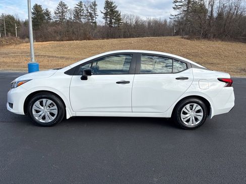 Used 2024 Nissan Versa S w/ Trunk Package image 4