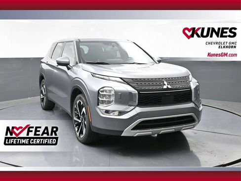 Used 2024 Mitsubishi Outlander SE image 1