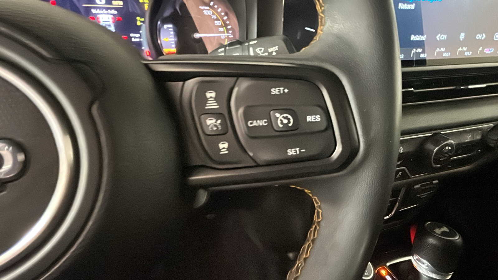 Used 2024 Jeep Wrangler Unlimited w/ Convenience Group AWD/4WD image 19