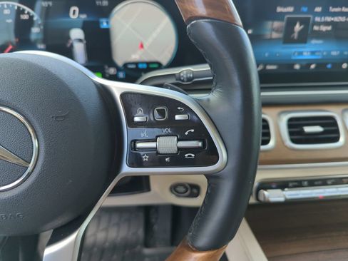 Used 2021 Mercedes-Benz GLS 450 4MATIC image 23