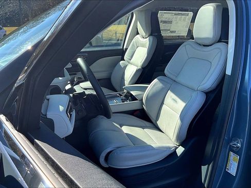 New 2026 Lincoln Aviator Reserve w/ Luxury Package image 9
