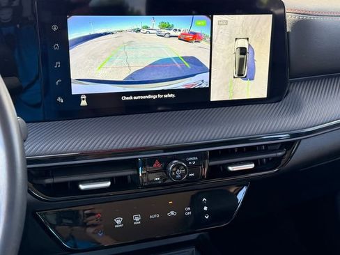 Certified 2025 Nissan Kicks SR image 17