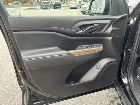 Used 2023 GMC Acadia SLE w/ Driver Convenience Package image 15