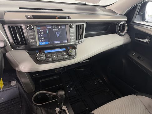 Used 2016 Toyota RAV4 XLE AWD/4WD image 4