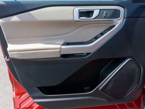 Used 2023 Ford Explorer XLT image 17