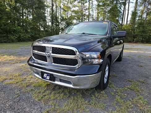 Used 2017 RAM 1500 Classic SLT RWD image 2