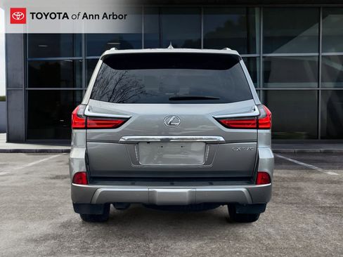 Used 2018 Lexus LX 570 image 11