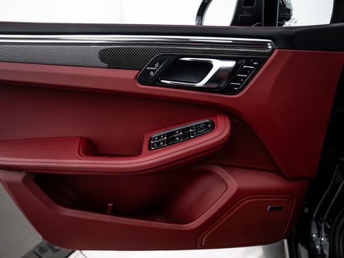 New 2026 Porsche Macan GTS image 17