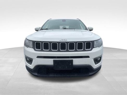 Used 2018 Jeep Compass Latitude w/ Cold Weather Group AWD/4WD image 9