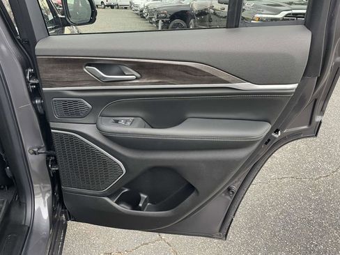 New 2026 Jeep Grand Cherokee Limited AWD/4WD image 18