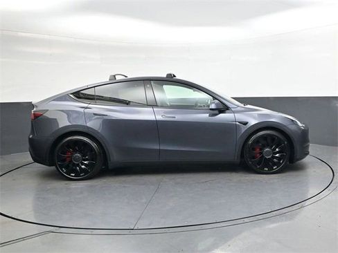 Used 2021 Tesla Model Y Performance image 3