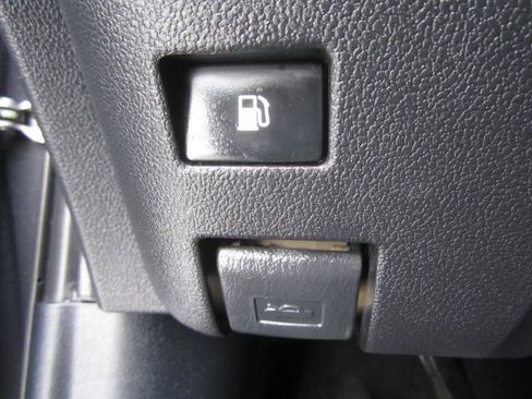 Used 2020 Toyota Prius XLE image 22