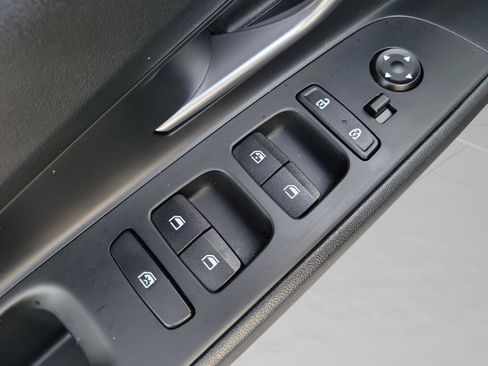 Used 2023 Hyundai Elantra SEL w/ Preferred Accessory Package FWD image 13