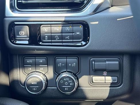 New 2026 GMC Yukon Denali w/ Denali Reserve Package AWD/4WD image 32