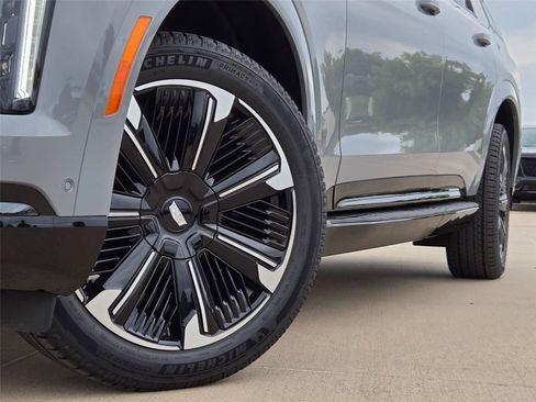 New 2026 Cadillac Escalade IQL Sport 1 w/ LPO, Floor Liner Package AWD/4WD image 8