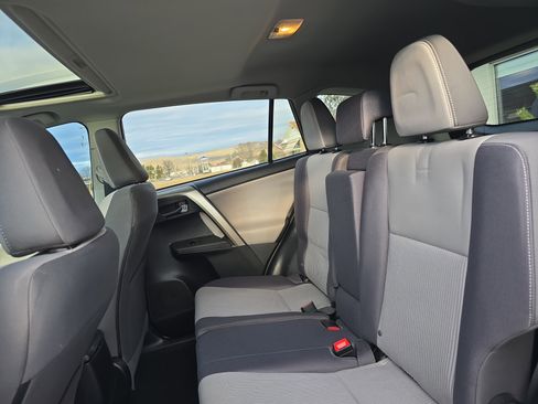 Used 2015 Toyota RAV4 XLE image 14