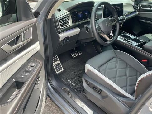 Used 2026 Volkswagen Atlas Peak Edition AWD/4WD image 6