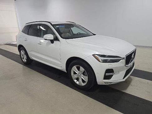 Used 2022 Volvo XC60 B5 Momentum AWD/4WD image 2